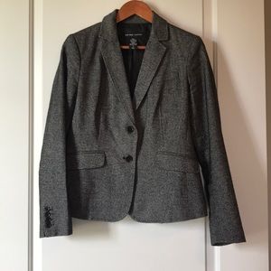 PERFECT FOR FALL/WINTER!! EUC herringbone blazer.